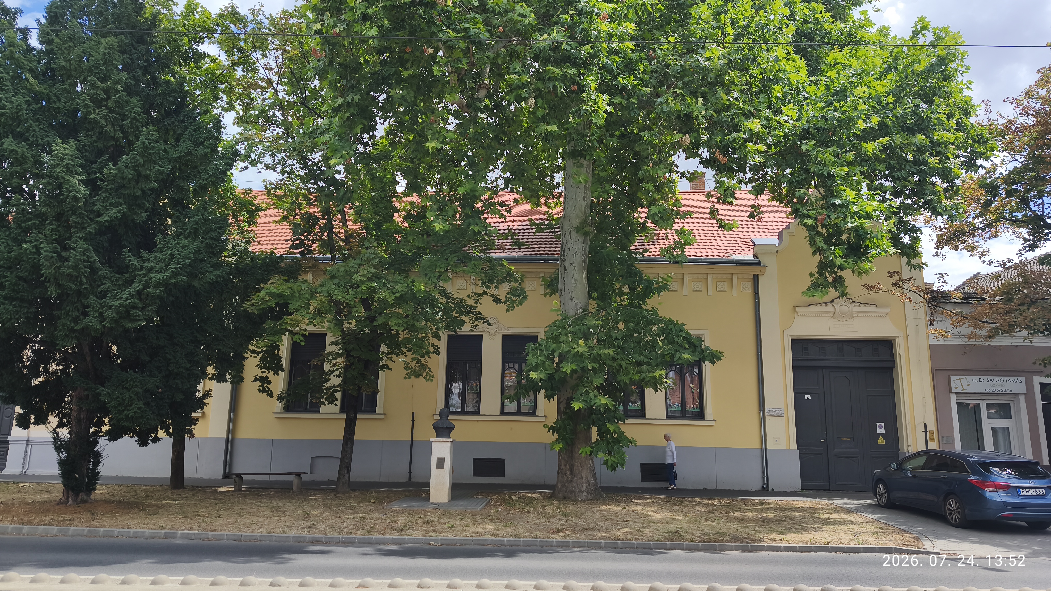 A Pósa Lajos Gyermekkönyvtár homlokzata a felújítás után