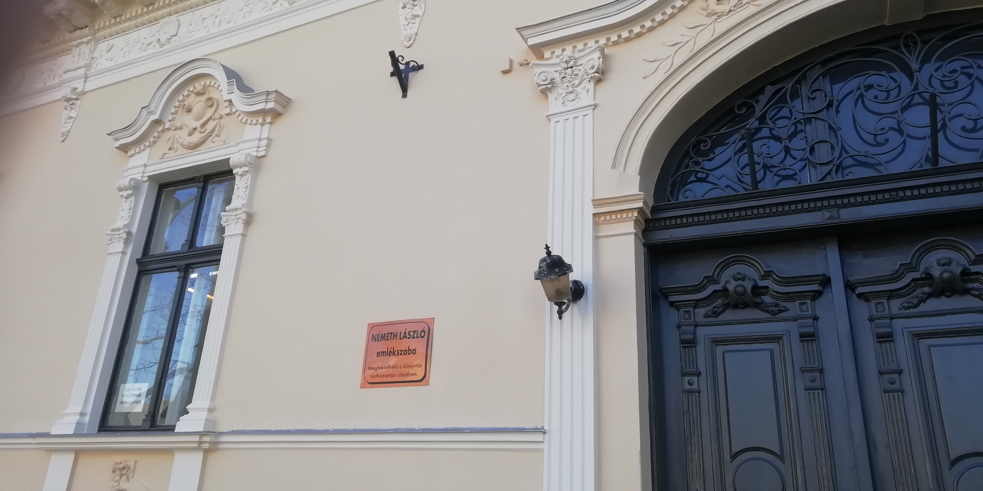 A Németh László Városi Könyvtár homlokzatfelújítása