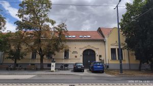 A felnőttkönyvtár épületrésze a felújítás után
