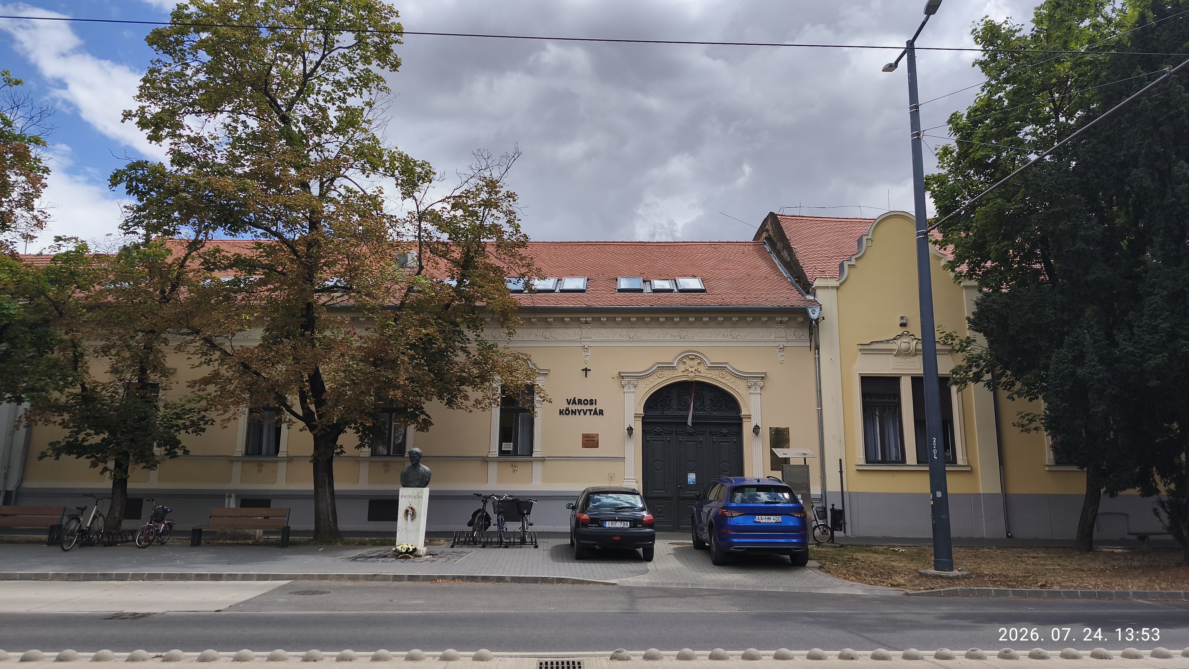 A felnőttkönyvtár épületrésze a felújítás után